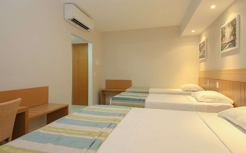 Quarto familia com 1 cama de casal 2 camas de solteiro